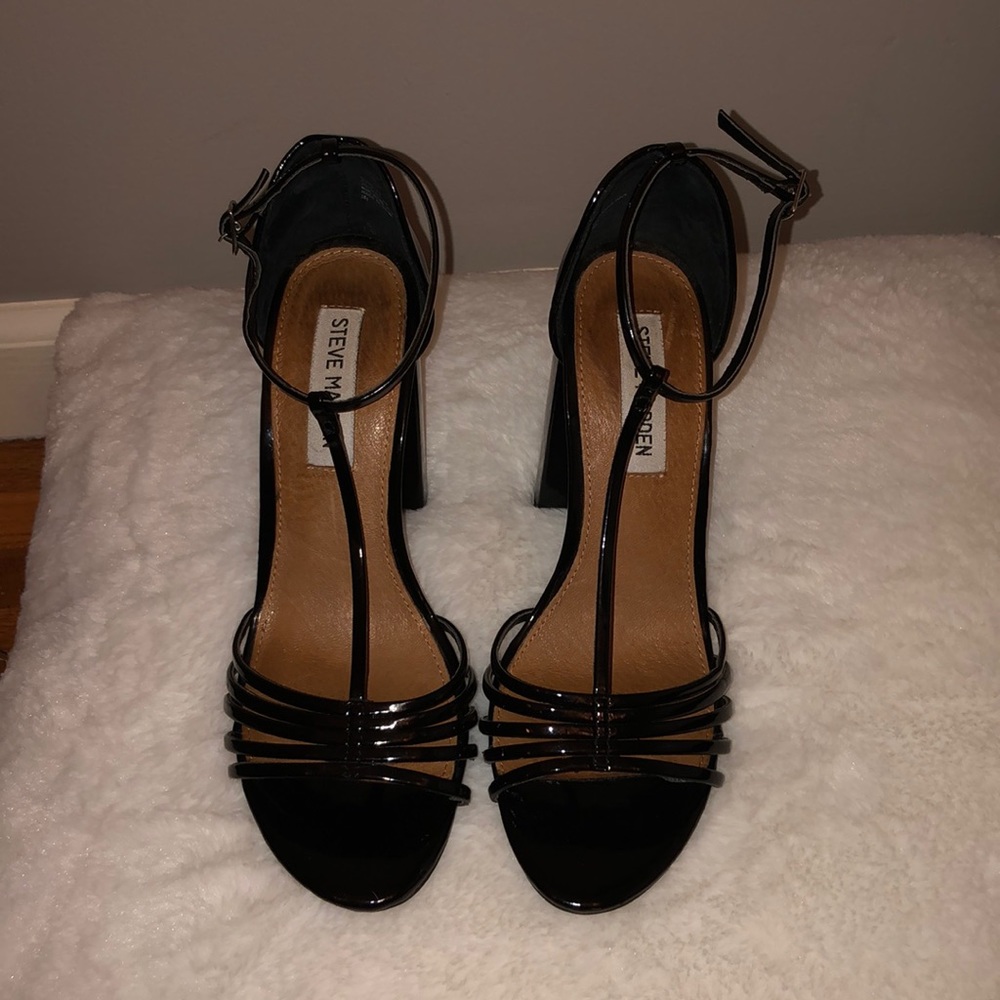 Black chunky heels. Steve Madden.
